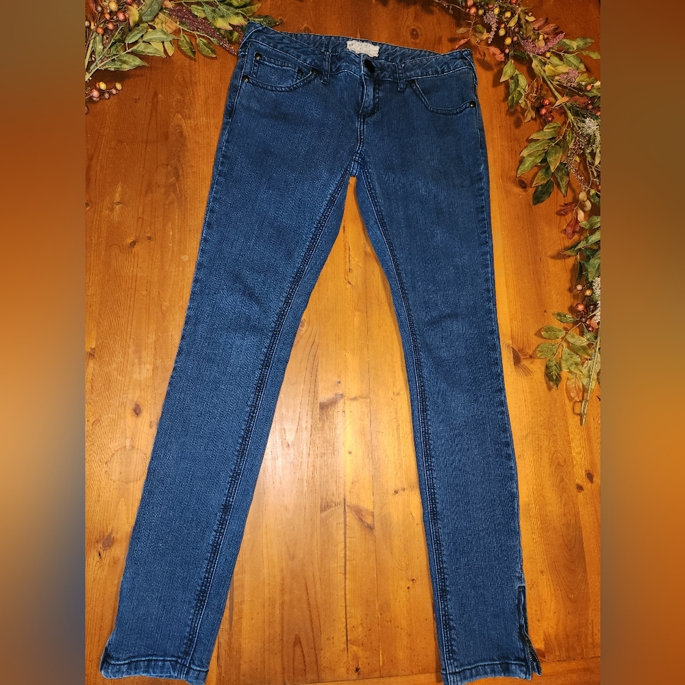 Free People women's skinny low jeans size 29, 30" inseam, like new